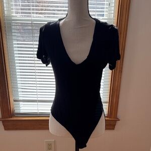 Fashion Nova Black Deep V‎ Short Sleeve Bodysuit